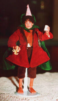 Frodo celebrates Tolkien's 111th birthday 
with a cold Samweiser